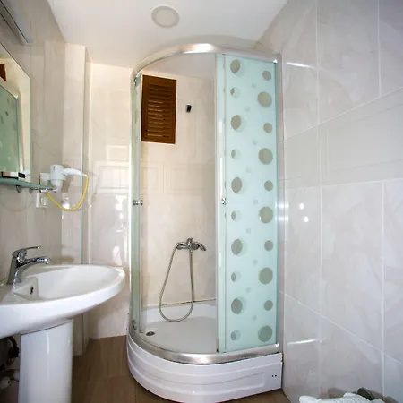 ホテル Le Jardin 2*