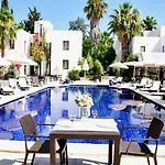 Le Jardin 2* בודרום